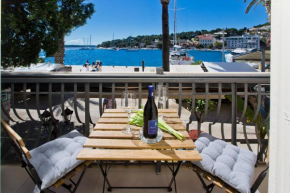 Riva Yacht Hvar Town Apartment